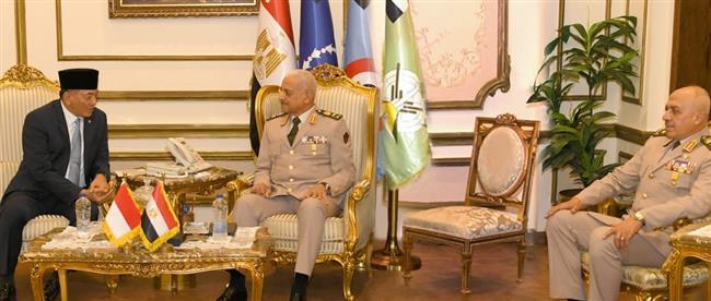 الفريق أول عبد المجيد صقر يلتقى وزير الدفاع الإندونيسى