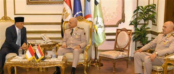 الفريق أول عبد المجيد صقر يلتقى وزير الدفاع الإندونيسى