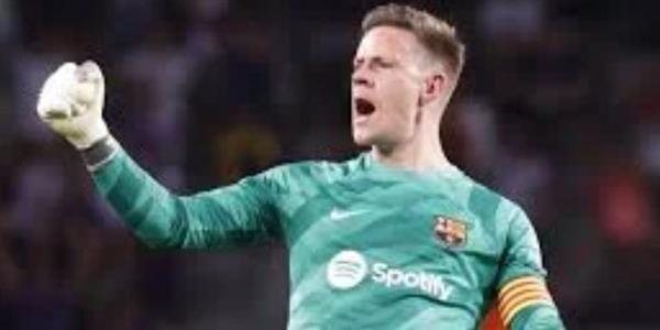 تير شتيجن مصمم على البقاء في برشلونة بعد محادثات مع هانسي فليك