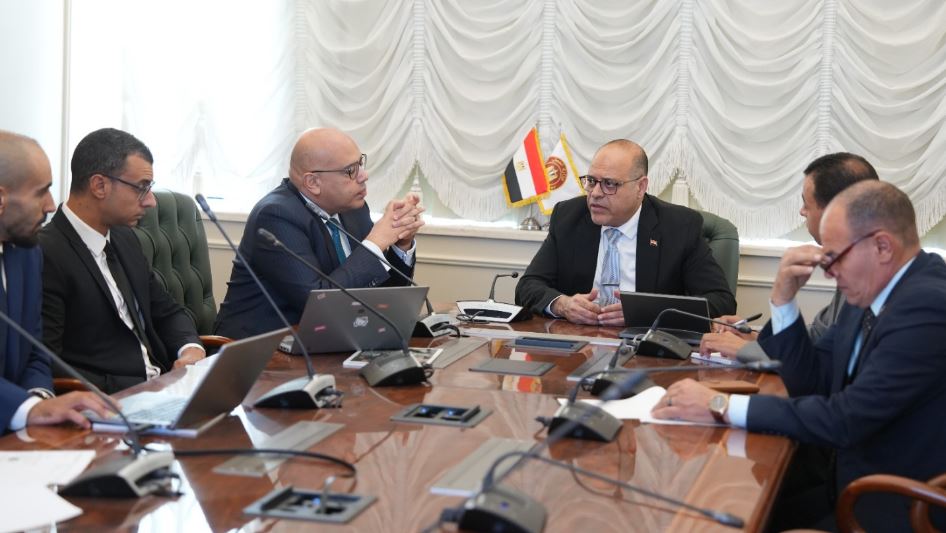 ​وزير العمل يلتقي وفدًا من شركة يزاكي مصر للأنظمة الكهربائية
