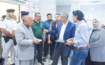   محافظ الإسكندرية يزور مصابي حادث انهيار عقار العطارين.. ويوجه بسرعة صرف التعويضات