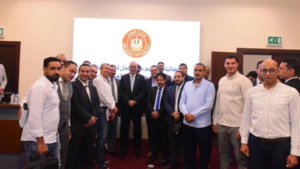 وزير العمل يُسلم عقود جديدة لذوي الهمم بالقاهرة لدمجهم في سوق العمل