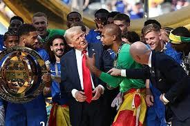   ترامب يسلم لاعبى تشيلسى كأس العالم للأندية 2025 