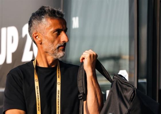 ريبيرو يجتمع بمعاونيه في الأهلي لمناقشة برنامج الإعداد للفريق