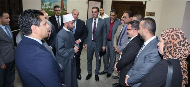 وزير الأوقاف يعقد اجتماعًا مع هيئة الأوقاف 