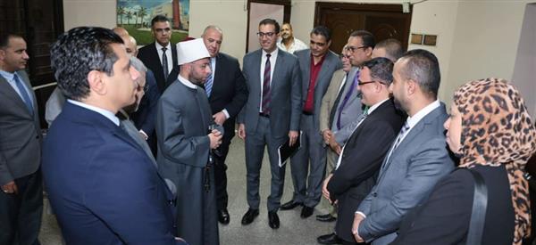 وزير الأوقاف يعقد اجتماعًا مع هيئة الأوقاف