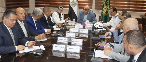 محافظ القليوبية يعقد اجتماعًا تنسيقيًا لضمان استمرارية الخدمات أثناء أعمال صيانة الكهرباء