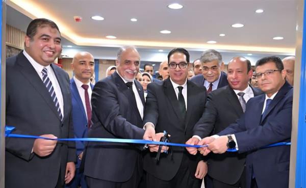 رئيس جامعة القاهرة يفتتح تجديد وحدة الغسيل البريتوني بمستشفى أبو الريش المنيرة