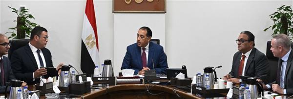 رئيس الوزراء يتابع إجراءات تنفيذ الخطة الاستراتيجية لتحلية مياه البحر