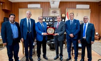   رئيس جامعة بني سويف يفتتح مركز تطعيمات المصل واللقاح