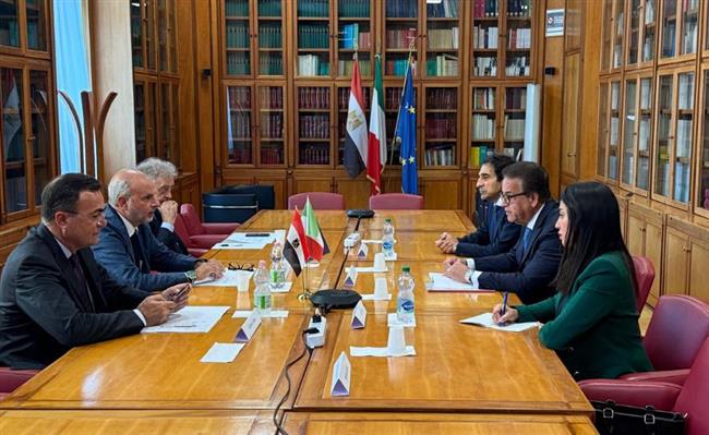وزير الصحة يبحث مع نظيره الإيطالي التعاون في عدد من المجالات الصحية