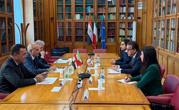 وزير الصحة يبحث مع نظيره الإيطالي التعاون في عدد من المجالات الصحية