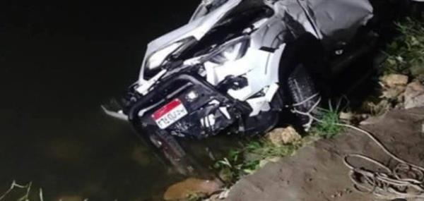 مصرع وإصابة 10 أشخاص في حادث انقلاب سيارة بمجرى مائي بالبحيرة