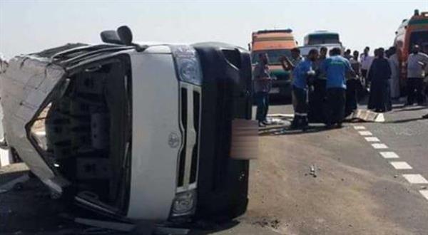 مصرع 3 أشخاص وإصابة 9 آخرين في حادث انقلاب سيارة بطريق قنا - سفاجا