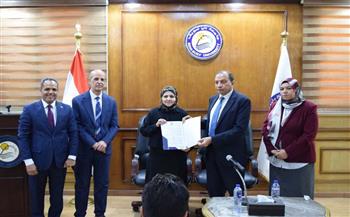   بقيمة 2.3 مليون جنيه.. رئيس جامعة بني سويف يسلم الفائزين عقود المشروعات البحثية