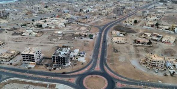 عمان تنفذ حزمة من مشروعات إنشاء ورصف الطرق
