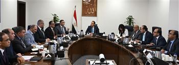   مدبولي يتابع موقف تسليم الوحدات السكنية للموظفين المنتقلين للعمل بالعاصمة الإدارية 