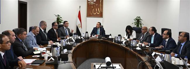 مدبولي يتابع موقف تسليم الوحدات السكنية للموظفين المنتقلين للعمل بالعاصمة الإدارية 