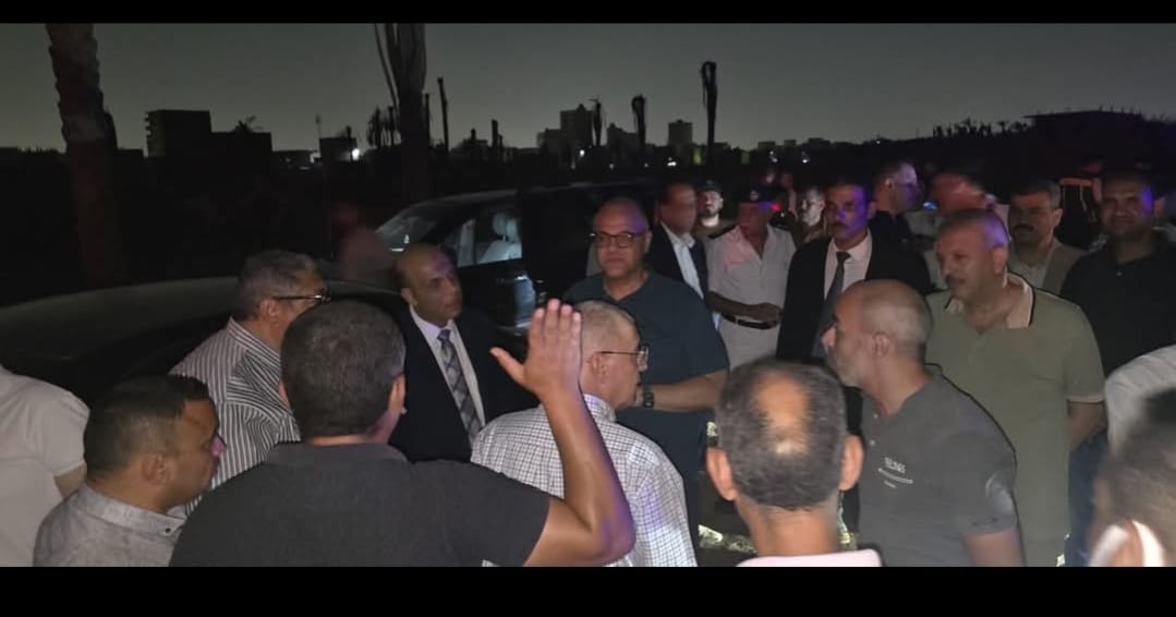 محافظ القليوبية ومدير الأمن يتابعان أعمال السيطرة على حريق بأرض الكلية في قرية القلج بالخانكة