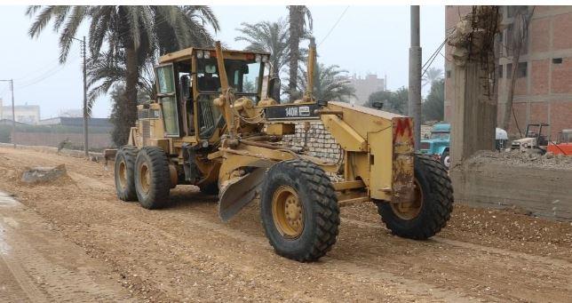 محافظ بني سويف يبحث موقف مشروعات رصف الطرق والشوارع