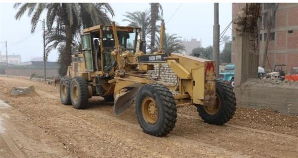 محافظ بني سويف يبحث موقف مشروعات رصف الطرق والشوارع