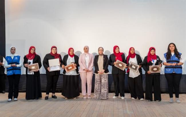 احتفالية في قنا باليوم العالمي للتمريض.. صور