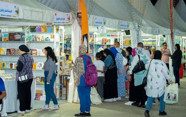 معرض الكتاب يكتب حضوره الثامن في المدينة الباسلة