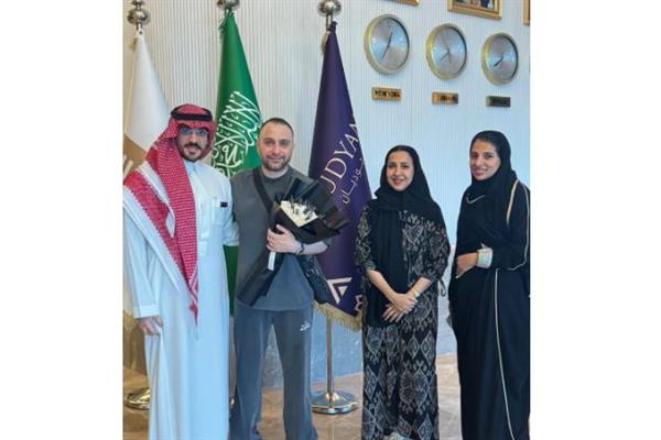 حسام حبيب يصل السعودية استعدادًا لحفلة الأول بموسم جدة