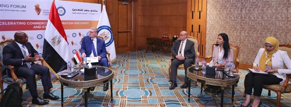 مباحثات مشتركة بين وزير البترول ووزير المناجم بدولة غينيا الاستوائية