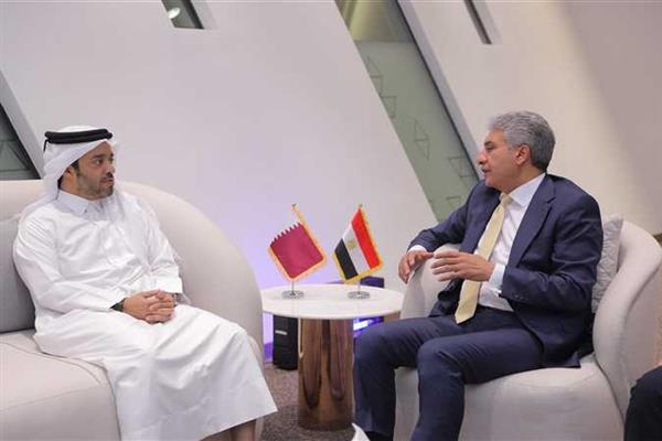 وزير السياحة يستقبل رئيس هيئة قطر للسياحة لبحث سبل تعزيز التعاون السياحي بين البلدين