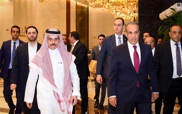 وزير الخارجية ونظيره السعودي يدينان الاعتداءات الإسرائيلية على سوريا