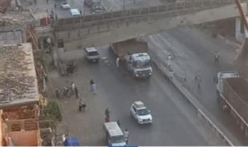   سقوط كوبري المشاة على الطريق الزراعي بطوخ بسبب اصطدام سيارة نقل محملة بلودر