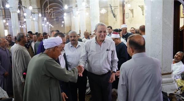 محافظ الغربية يؤدي صلاة الجمعة بمسجد السيد البدوي