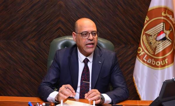 وزير العمل : بدء اختبارات عملية للمرشحين للعمل بالإمارات .. صور