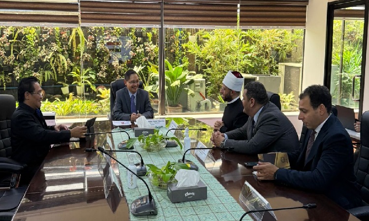مدير هيئة تنمية المهارات الفلبينية يستقبل وزير الأوقاف