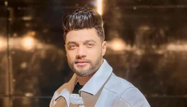 من "الصحبة بمليون وش" إلى "الندل عايش مرتاح".. أحمد عامر صوت عبر عن هموم الناس