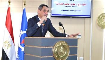 محافظ السويس يُوجه بضرورة توحيد الجهود لضمان التطبيق الصارم لقانون المحال العامة