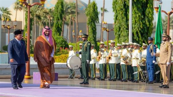 محمد بن سلمان يستقبل الرئيس الإندونيسي بقصر السلام بجدة