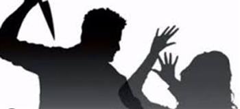   خلافات زوجية وراء طعن شاب لزوجته وشقيقها وإشعال النار في مسكن الزوجية