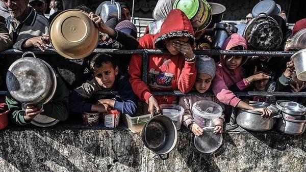 الأونروا: لدينا مساعدات غذائية تكفي قطاع غزة 3 شهور بانتظار الدخول