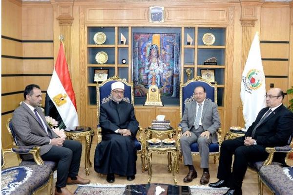 مفتي الجمهورية يبحث مع رئيس جامعة المنصورة تعزيز الوعي الديني والفكري بين الشباب