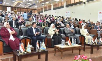   محافظ مطروح يشيد ببرنامج المرأة تقود في المحافظات المصرية