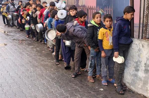 برنامج الأغذية العالمي: واحد من كل 3 أشخاص في غزة يبيت جائعا لعدة أيام