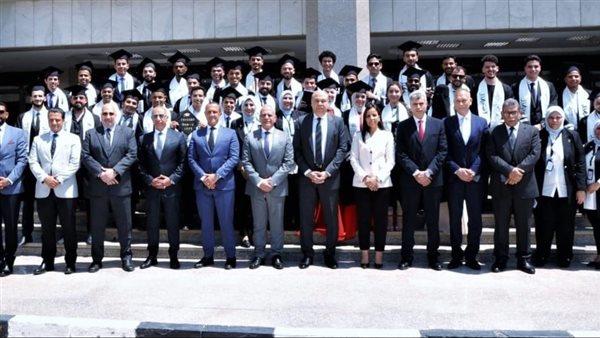 وزير الطيران يشهد حفل تخرج دفعة جديدة من طلاب معهد هندسة وتكنولوجيا الطيران