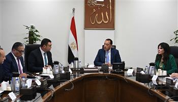   مدبولي يتابع موقف تقنين الأراضي المضافة لعدد من المدن الجديدة