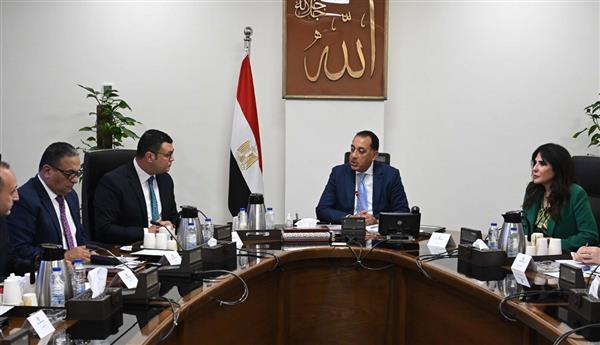 مدبولي يتابع موقف تقنين الأراضي المضافة لعدد من المدن الجديدة