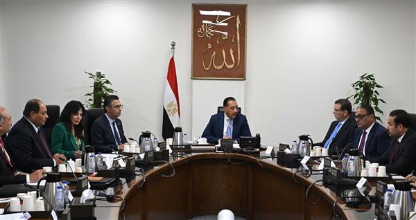 رئيس الوزراء يتابع جهود تطوير قطاع صناعة السكر في مصر