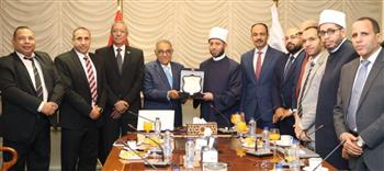   وزير الأوقاف يبحث مع رئيس "الوطني للتدريب والتعليم" دعم تأهيل الأئمة