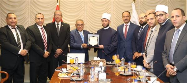 وزير الأوقاف يبحث مع رئيس "الوطني للتدريب والتعليم" دعم تأهيل الأئمة