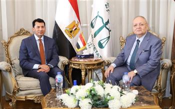   رئيس مجلس الدولة يستقبل وزير الشباب والرياضة لتقديم التهنئة له